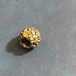 Pandora retired 4 leaf clover charm gold
